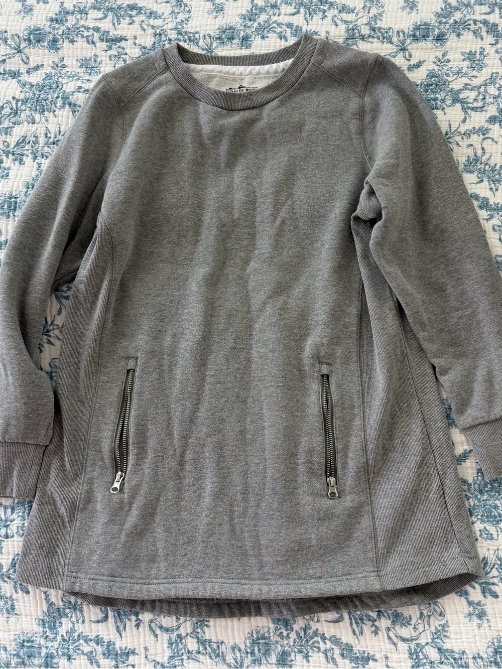 Charles River Apparel Gray Crewneck Sweatshirt with Zipper Pockets